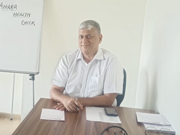 An Anara physician at an on-site corporate clinic